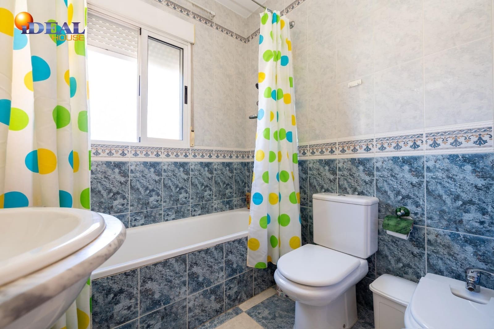 5 makuuhuone Huvila myytävänä paikassa Cullar Vega mukana uima-altaan 
autotalli - 370 000 € (Ref: 9434098)