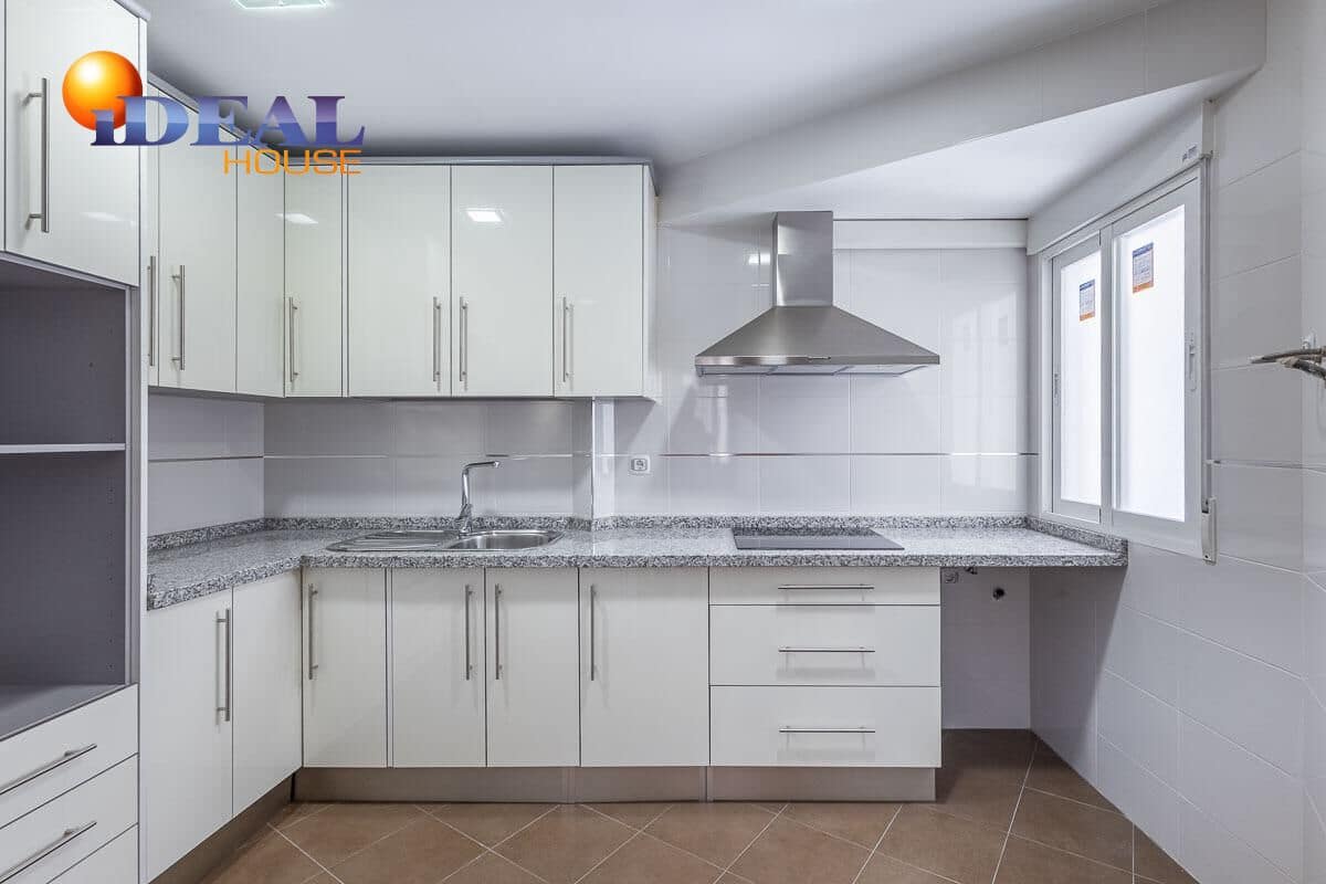 3 bedroom Flat for sale in Motril - € 170,000 (Ref: 9434099)