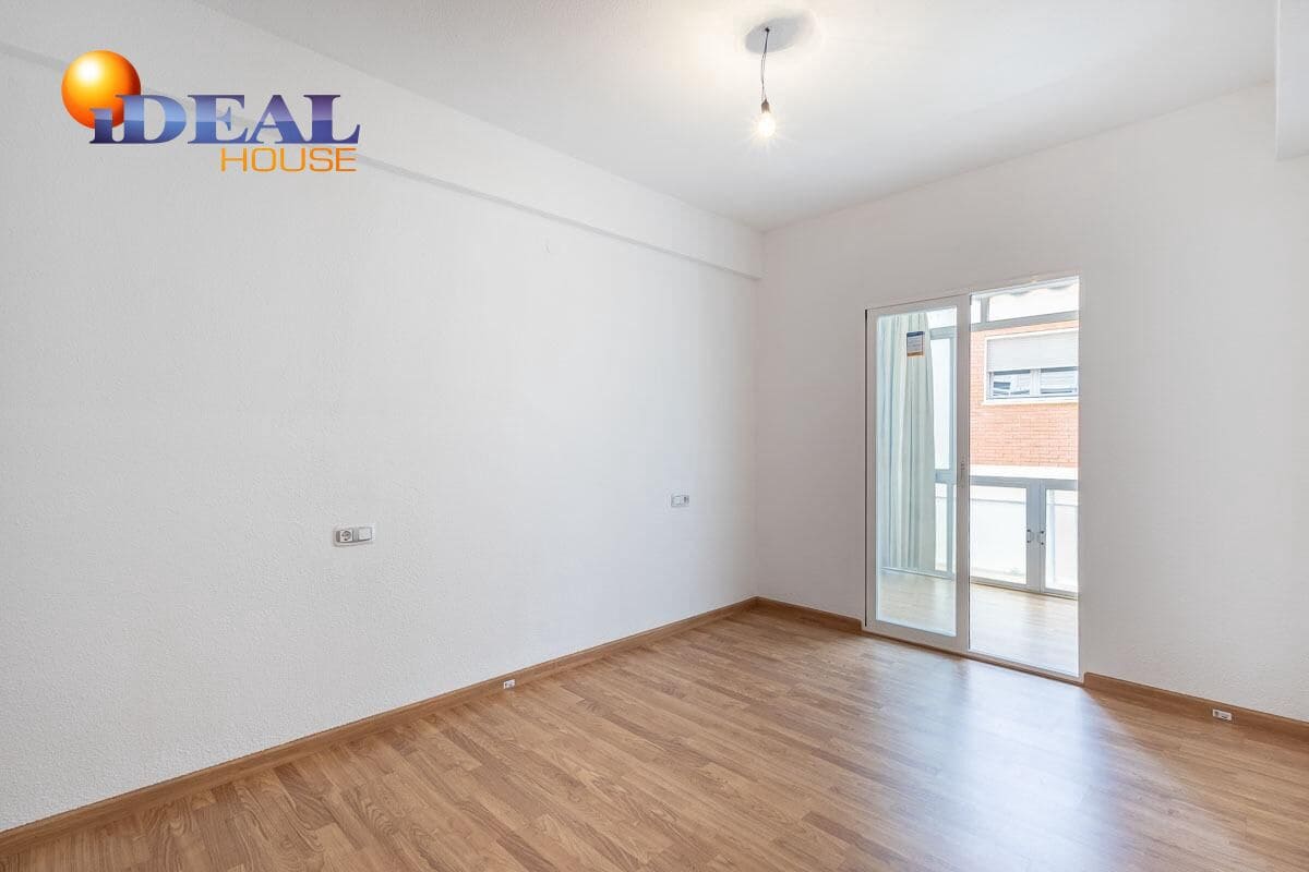 3 bedroom Flat for sale in Motril - € 170,000 (Ref: 9434099)