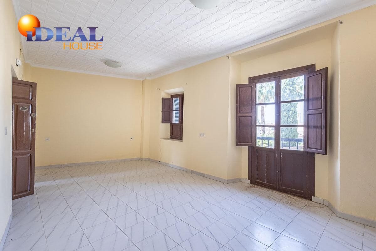 11 bedroom Townhouse for sale in Granada city - € 1,500,000 (Ref: 9434100)