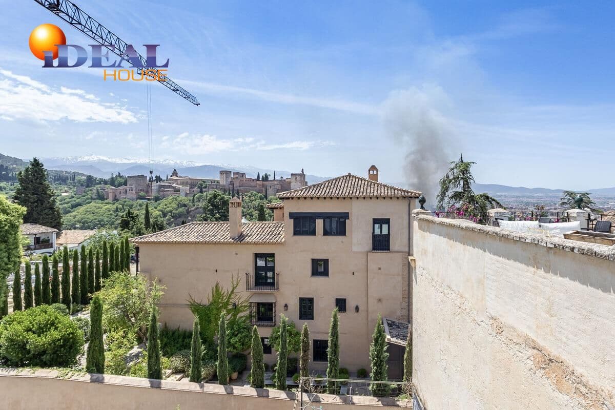 11 bedroom Townhouse for sale in Granada city - € 1,500,000 (Ref: 9434100)