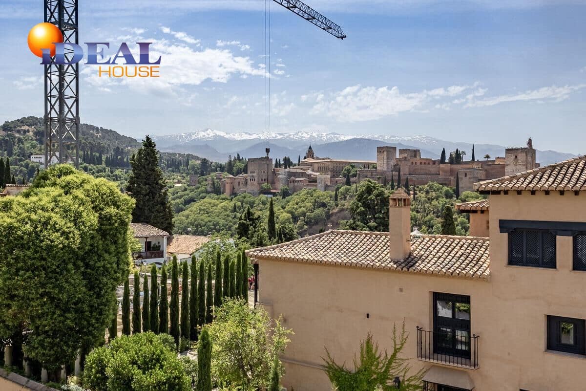 11 bedroom Townhouse for sale in Granada city - € 1,500,000 (Ref: 9434100)