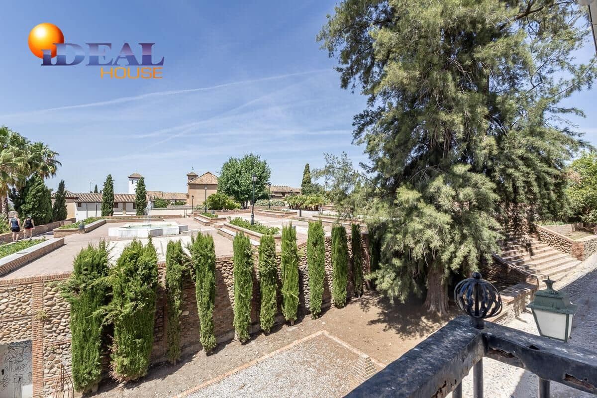 11 bedroom Townhouse for sale in Granada city - € 1,500,000 (Ref: 9434100)