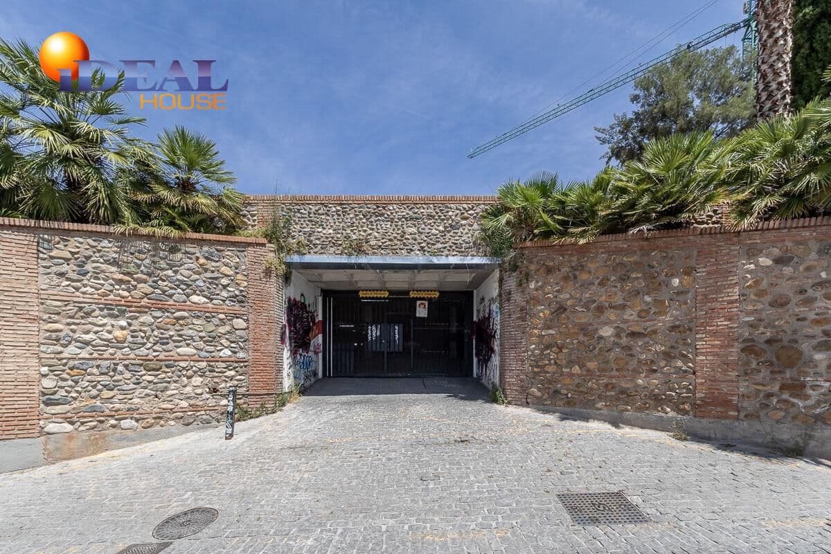 11 bedroom Townhouse for sale in Granada city - € 1,500,000 (Ref: 9434100)