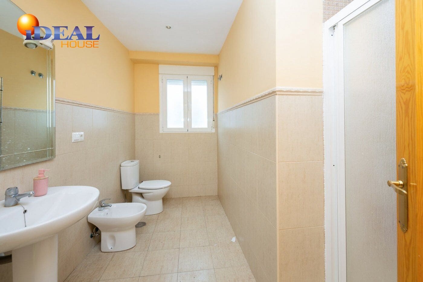 4 bedroom Flat for sale in Granada city - € 330,000 (Ref: 9434102)