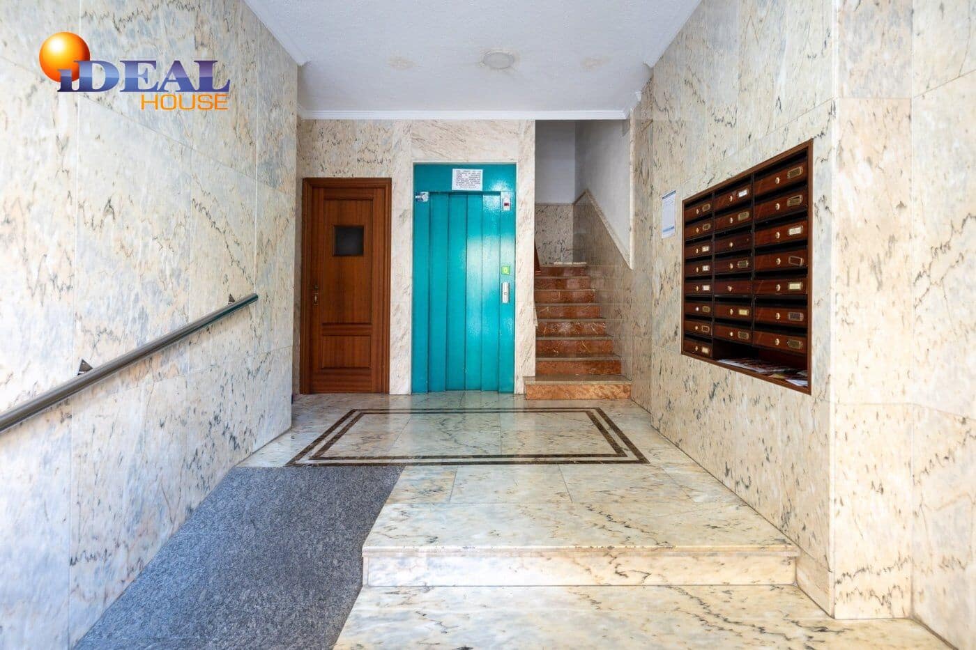 4 bedroom Flat for sale in Granada city - € 330,000 (Ref: 9434102)