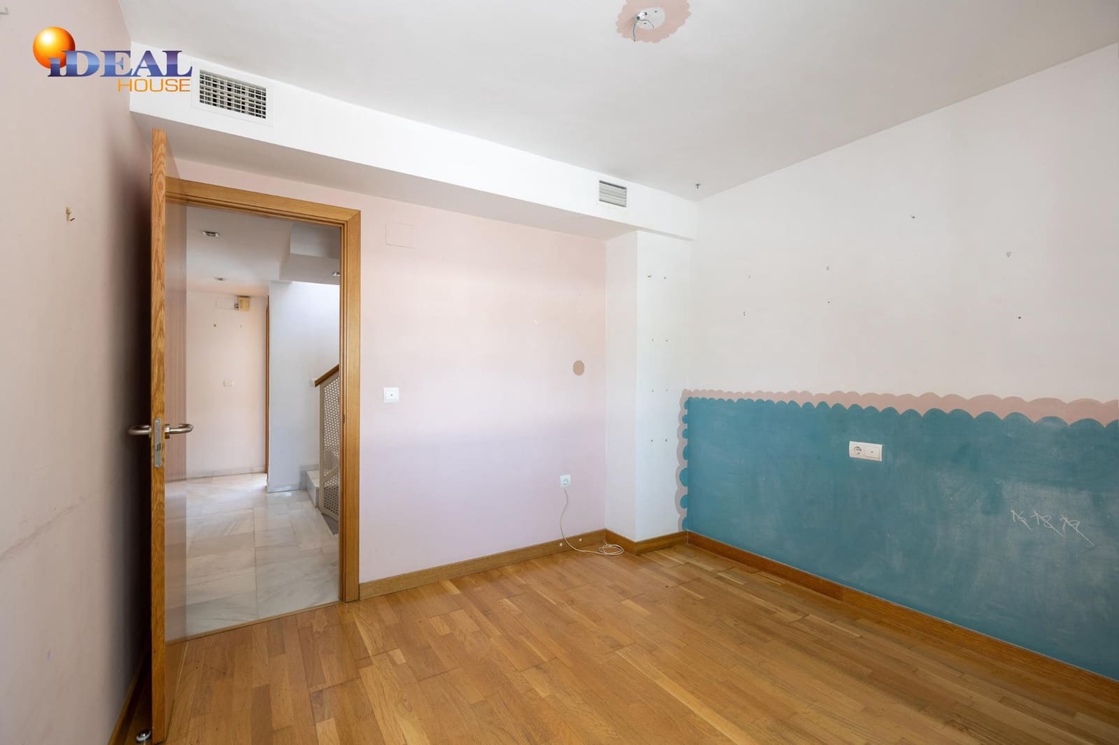 Casa de 4 habitaciones en Granada ciudad en venta con piscina garaje - 520.000 € (Ref: 9434103)