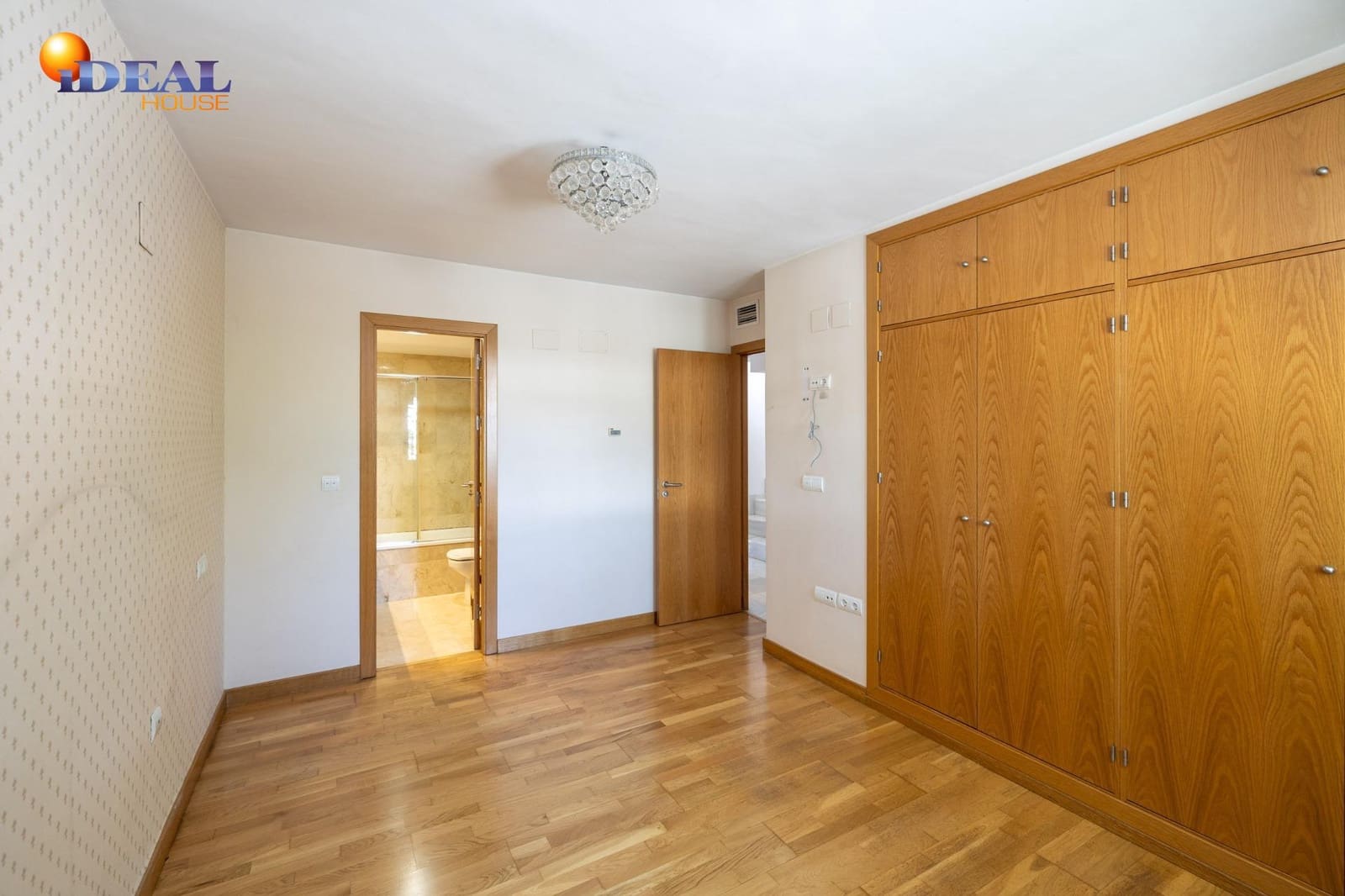 Casa de 4 habitaciones en Granada ciudad en venta con piscina garaje - 520.000 € (Ref: 9434103)