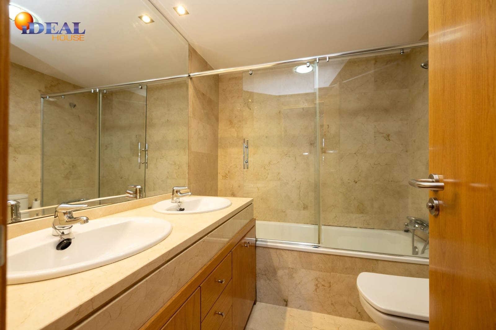 Casa de 4 habitaciones en Granada ciudad en venta con piscina garaje - 520.000 € (Ref: 9434103)