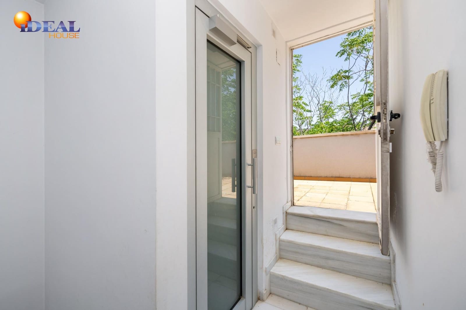 Casa de 4 habitaciones en Granada ciudad en venta con piscina garaje - 520.000 € (Ref: 9434103)