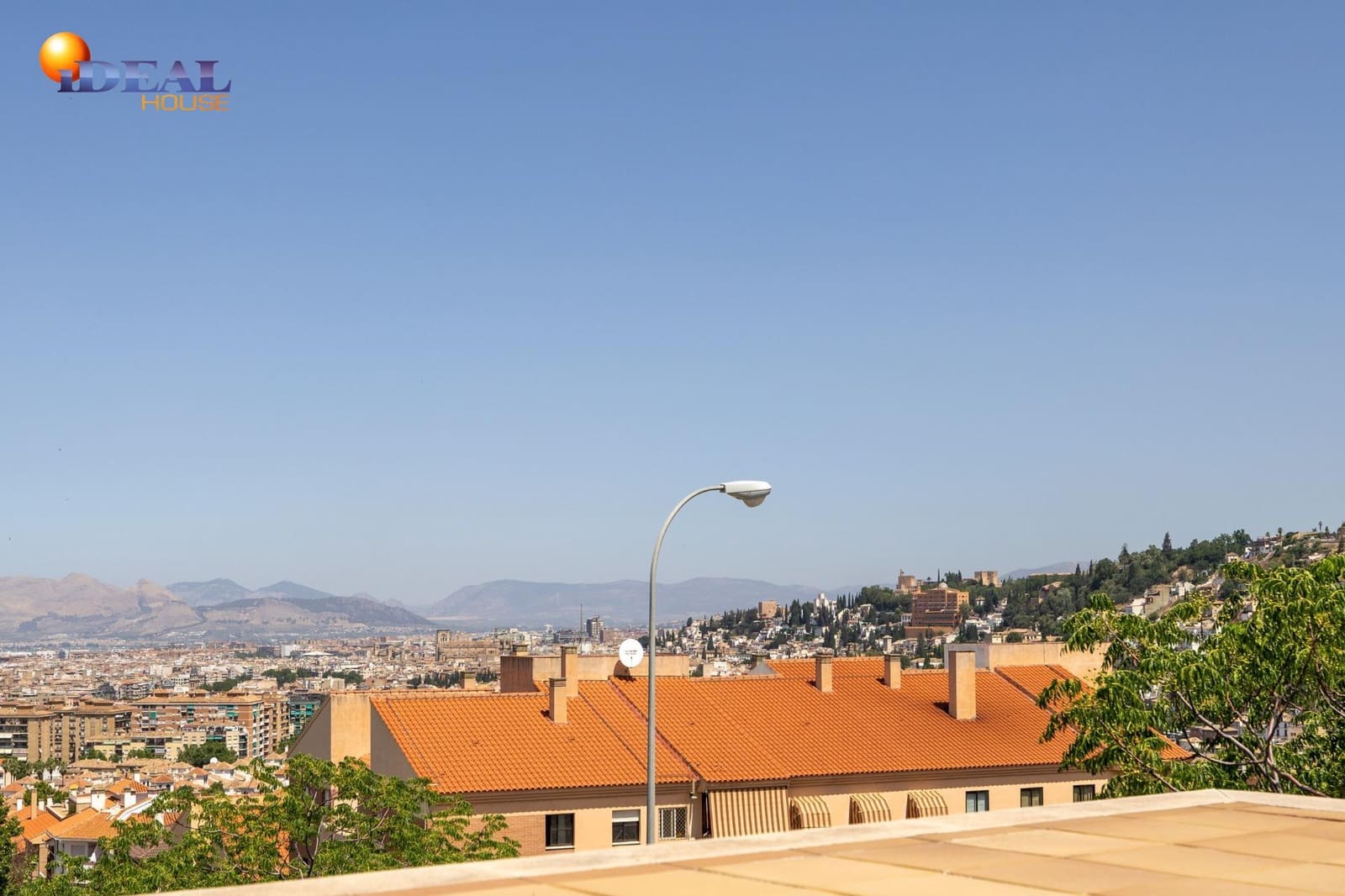 Casa de 4 habitaciones en Granada ciudad en venta con piscina garaje - 520.000 € (Ref: 9434103)