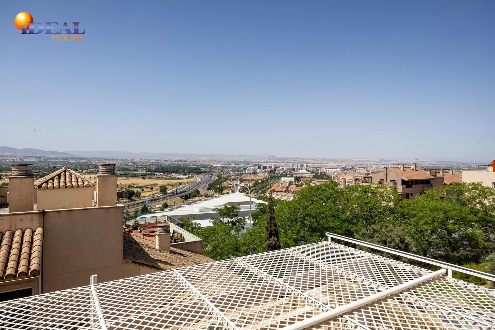 Casa de 4 habitaciones en Granada ciudad en venta con piscina garaje - 520.000 € (Ref: 9434103)