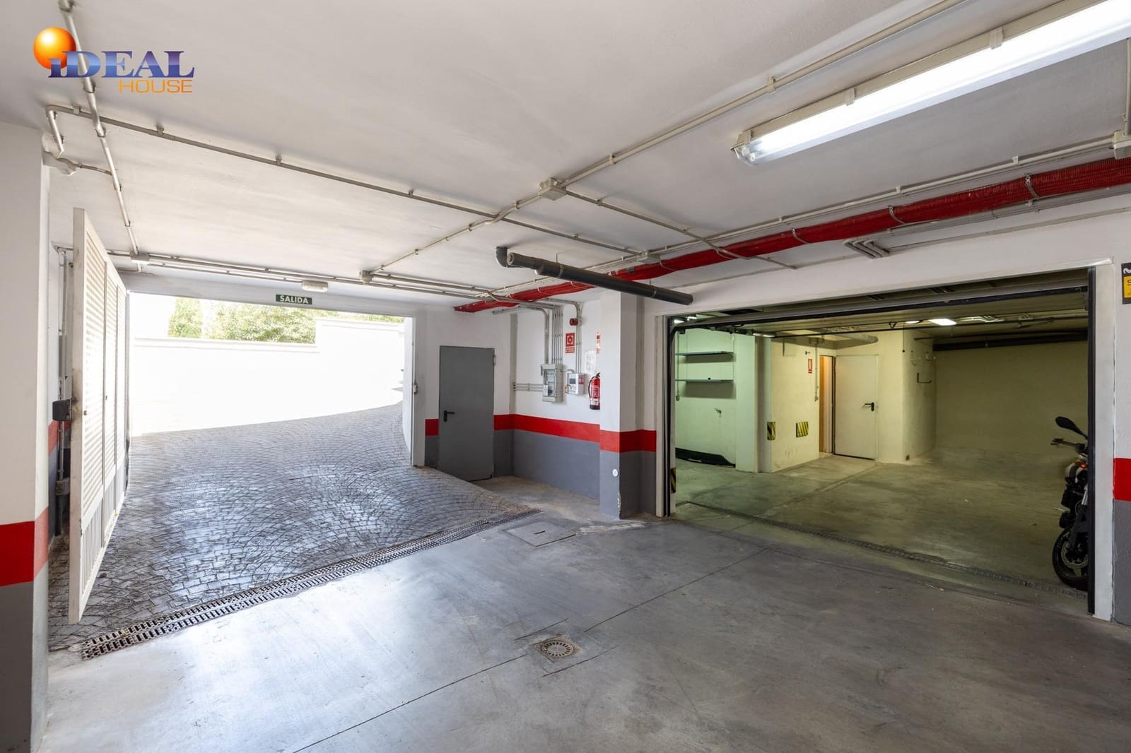 Casa de 4 habitaciones en Granada ciudad en venta con piscina garaje - 520.000 € (Ref: 9434103)