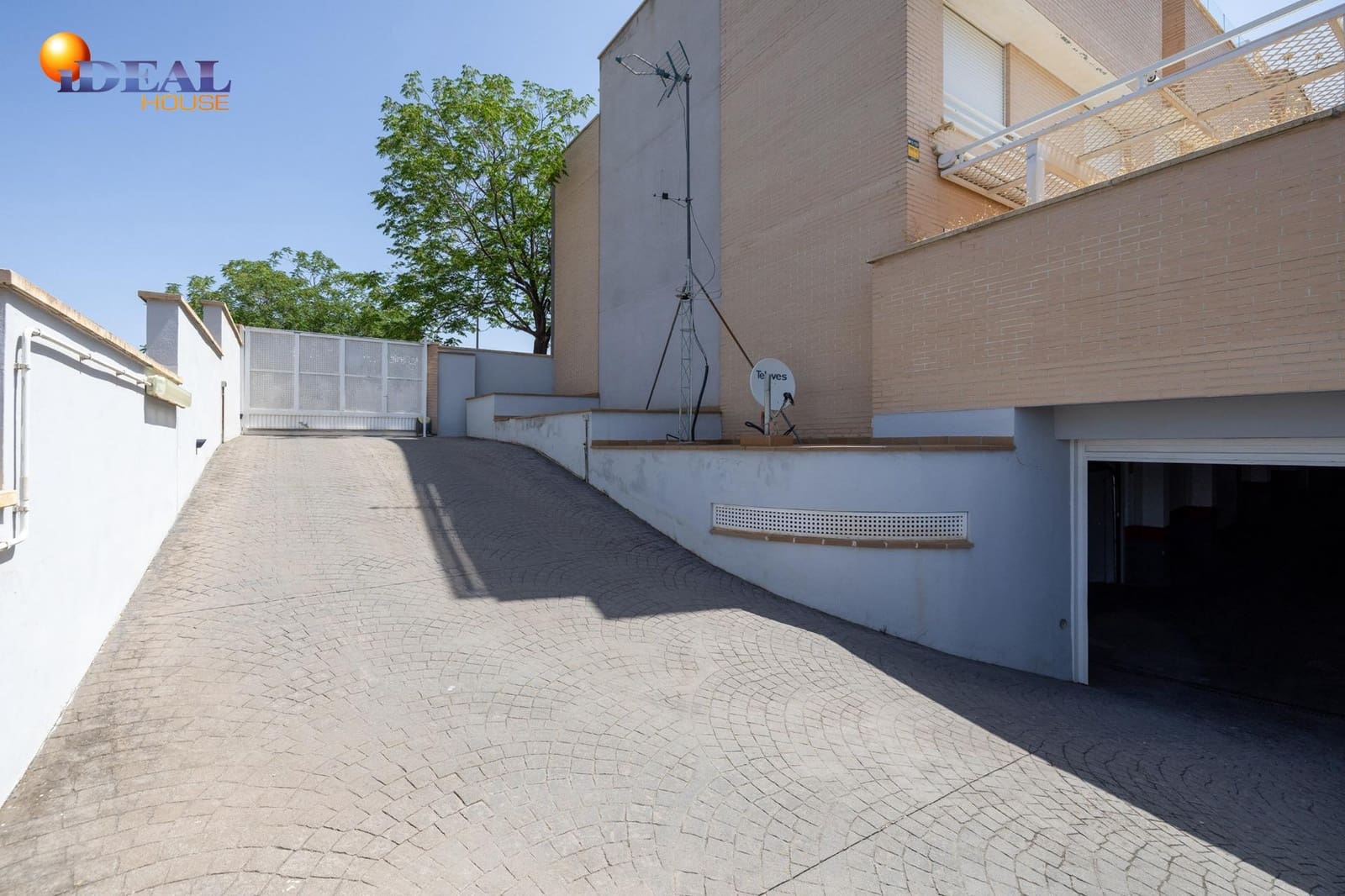 Casa de 4 habitaciones en Granada ciudad en venta con piscina garaje - 520.000 € (Ref: 9434103)