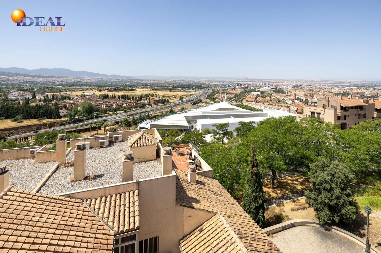 Casa de 4 habitaciones en Granada ciudad en venta con piscina garaje - 520.000 € (Ref: 9434103)