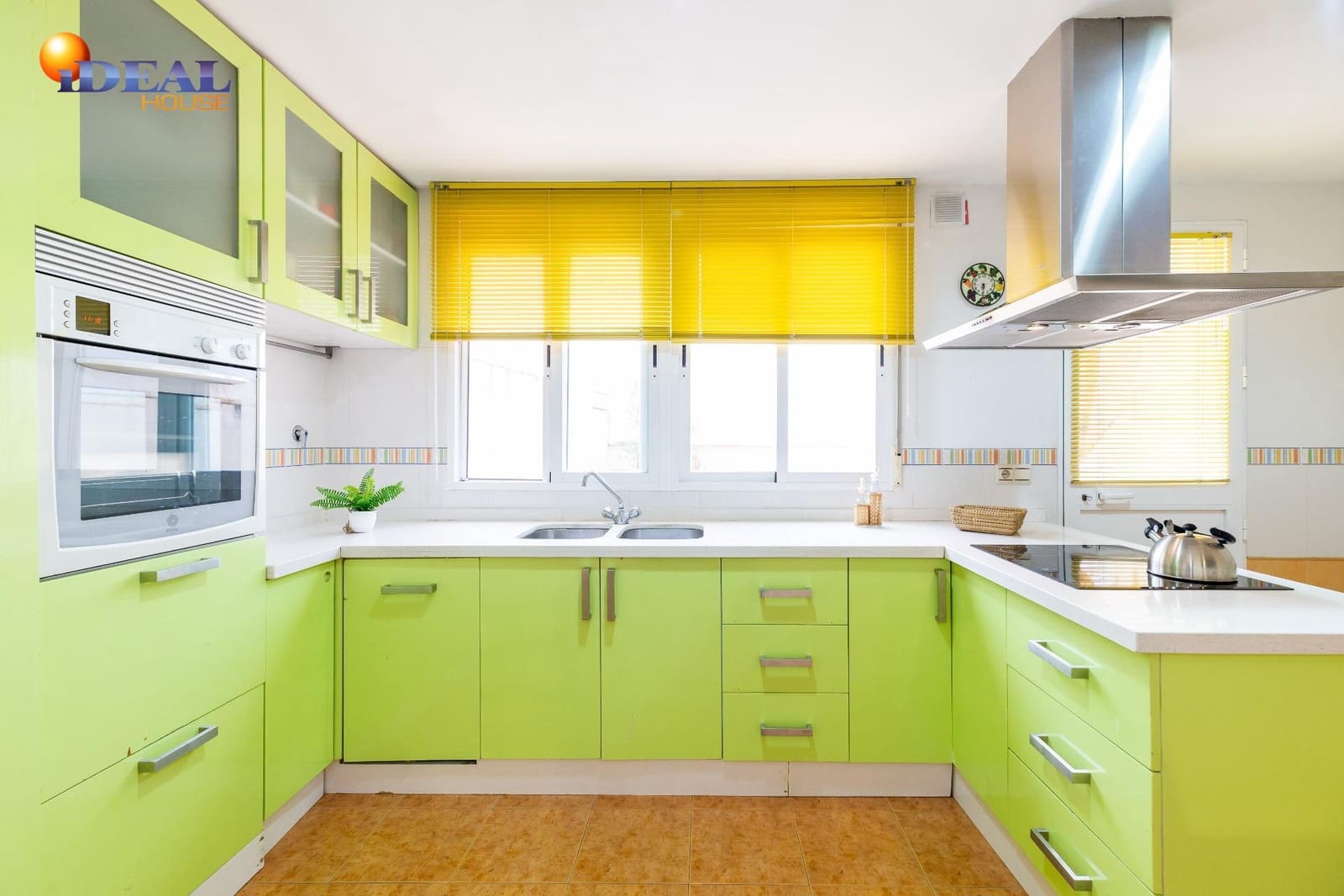 3 bedroom Townhouse for sale in Cogollos Vega - € 124,900 (Ref: 9434104)