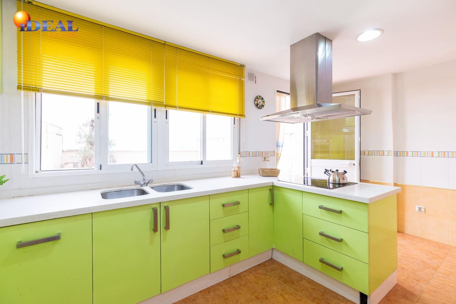 3 bedroom Townhouse for sale in Cogollos Vega - € 124,900 (Ref: 9434104)