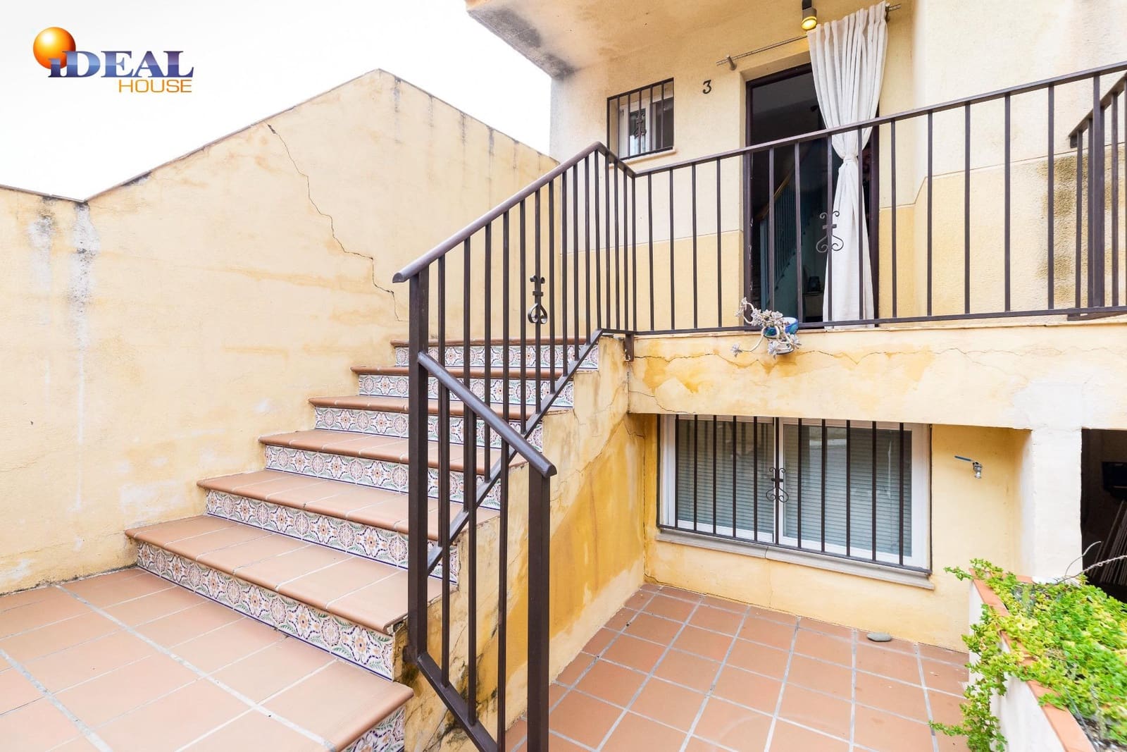 3 bedroom Townhouse for sale in Cogollos Vega - € 124,900 (Ref: 9434104)