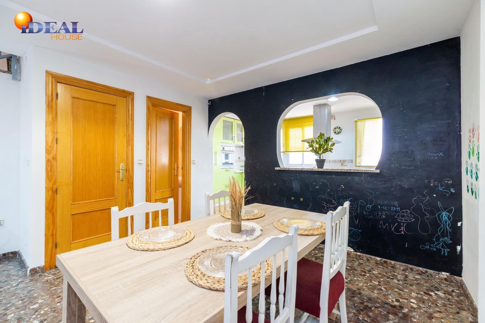 3 bedroom Townhouse for sale in Cogollos Vega - € 124,900 (Ref: 9434104)