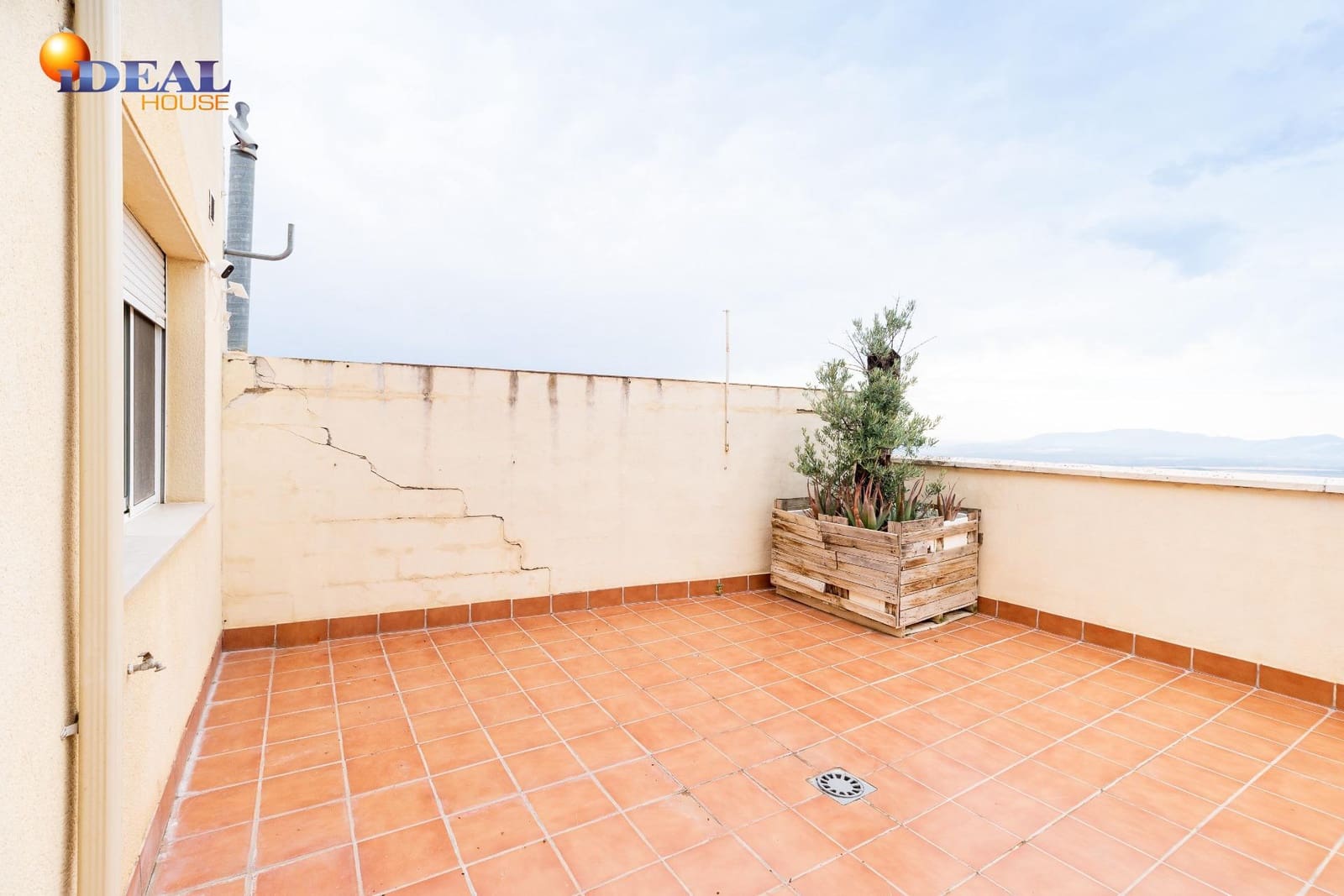 3 bedroom Townhouse for sale in Cogollos Vega - € 124,900 (Ref: 9434104)