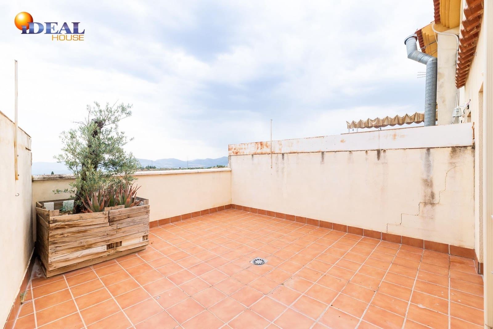 3 bedroom Townhouse for sale in Cogollos Vega - € 124,900 (Ref: 9434104)