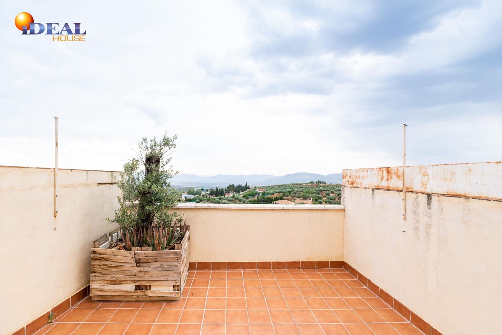 3 bedroom Townhouse for sale in Cogollos Vega - € 124,900 (Ref: 9434104)