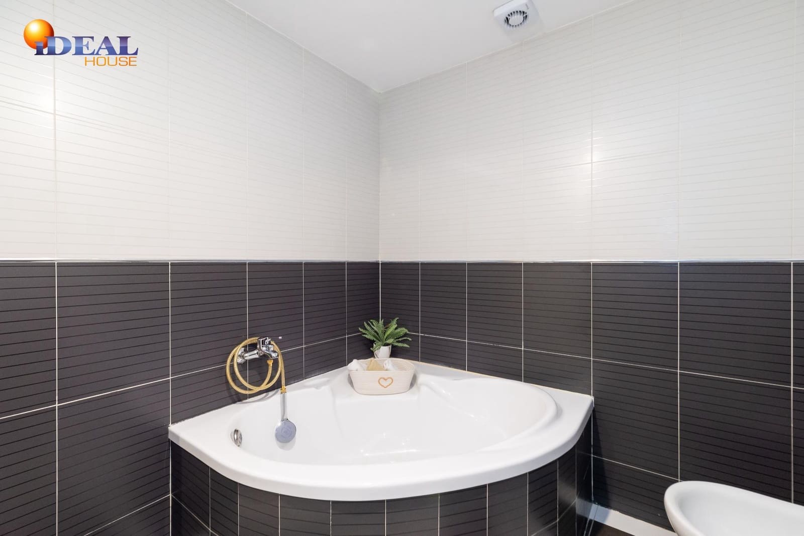 3 bedroom Townhouse for sale in Cogollos Vega - € 124,900 (Ref: 9434104)