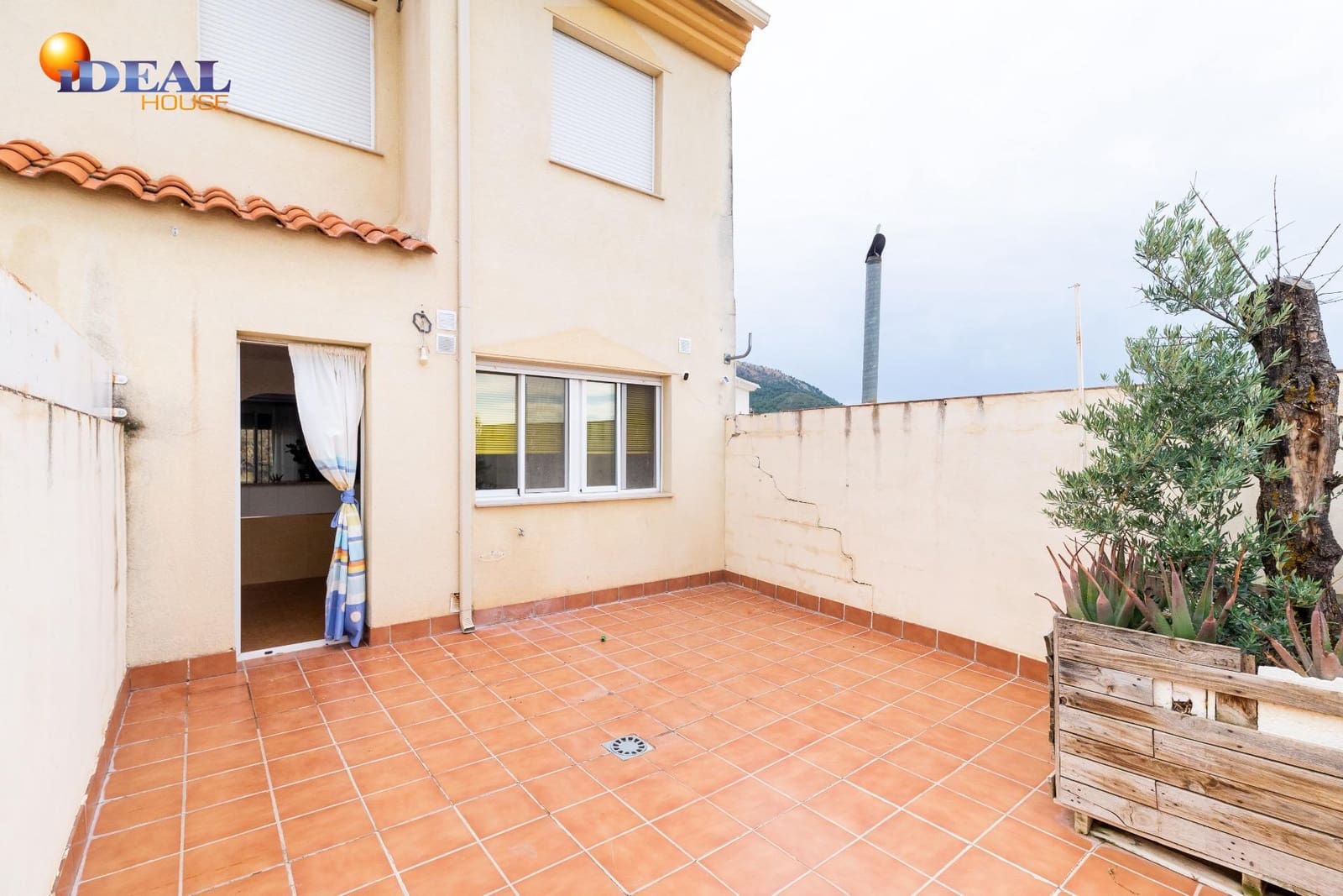 3 bedroom Townhouse for sale in Cogollos Vega - € 124,900 (Ref: 9434104)