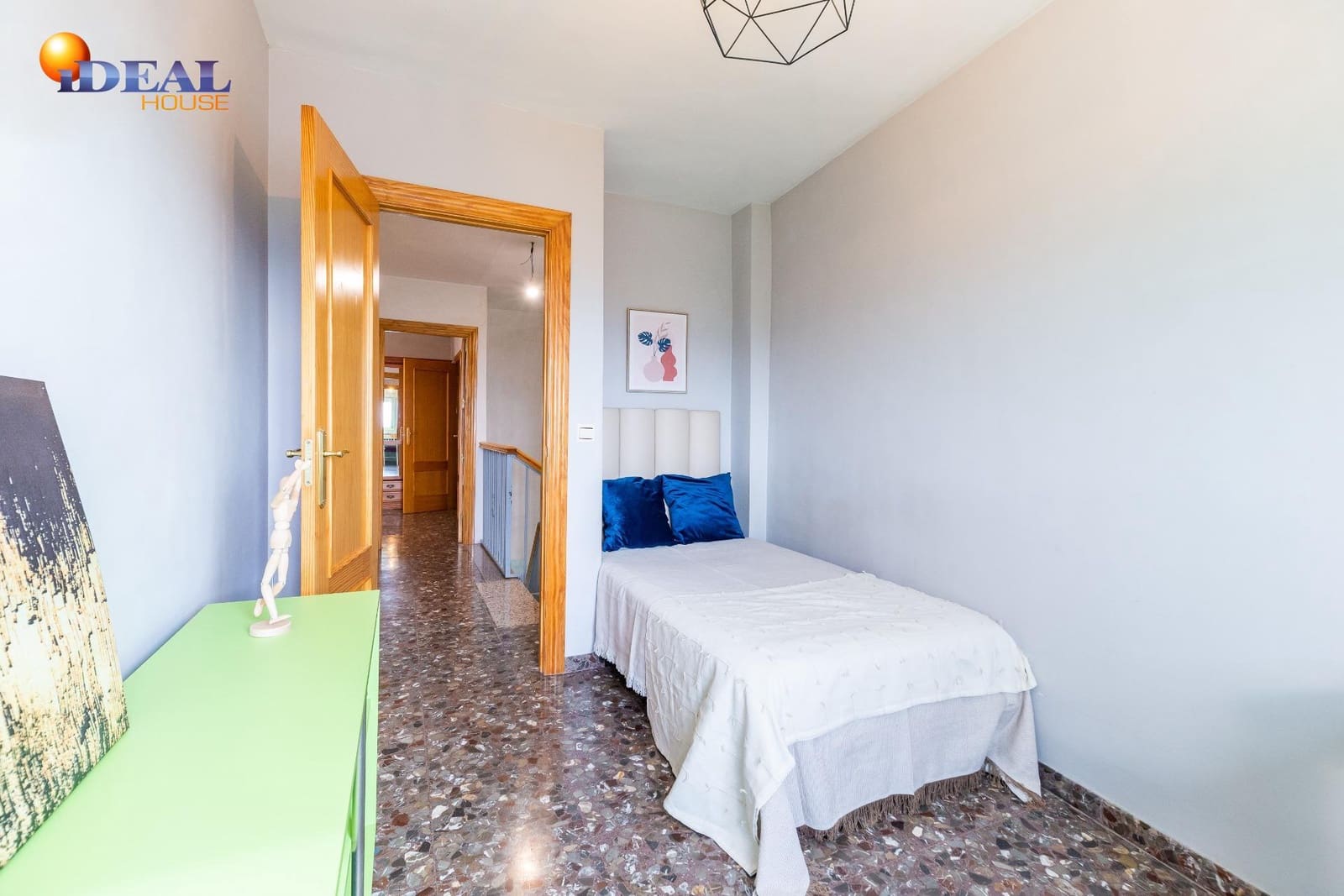 3 bedroom Townhouse for sale in Cogollos Vega - € 124,900 (Ref: 9434104)