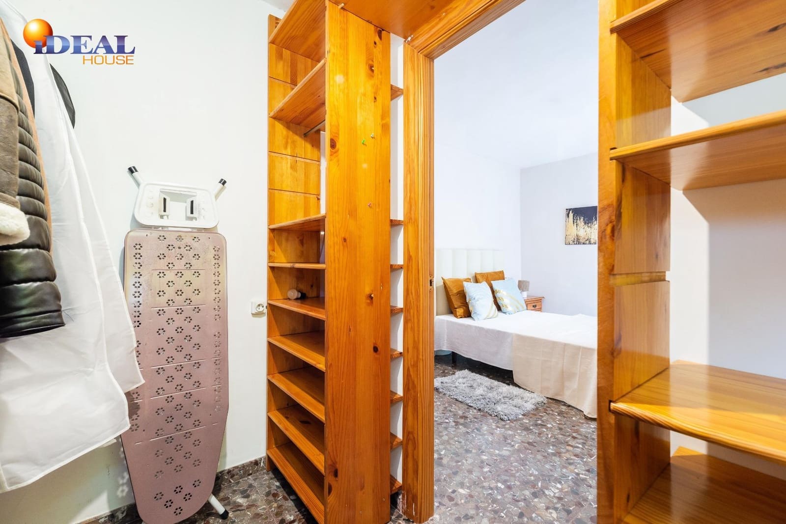 3 bedroom Townhouse for sale in Cogollos Vega - € 124,900 (Ref: 9434104)