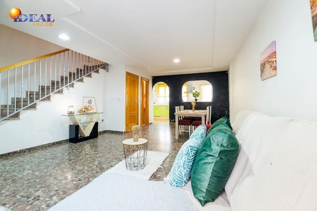 Casa de 3 habitaciones en Cogollos Vega en venta - 124.900 € (Ref: 9434104)