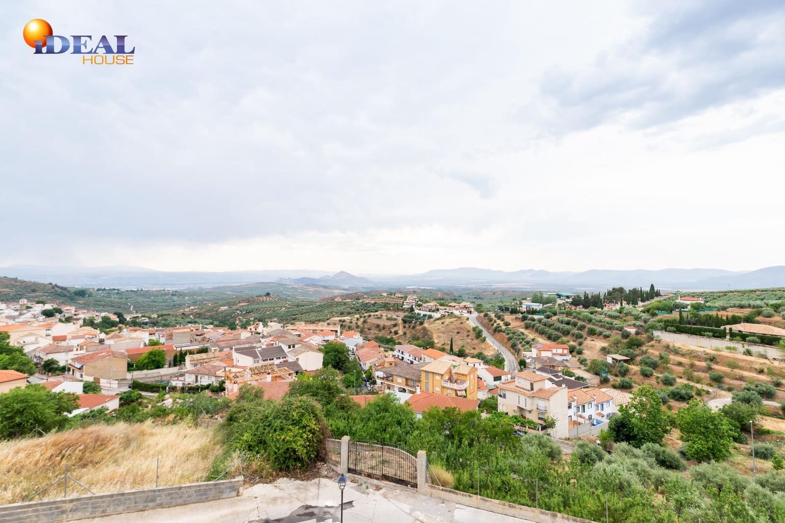 3 bedroom Townhouse for sale in Cogollos Vega - € 124,900 (Ref: 9434104)