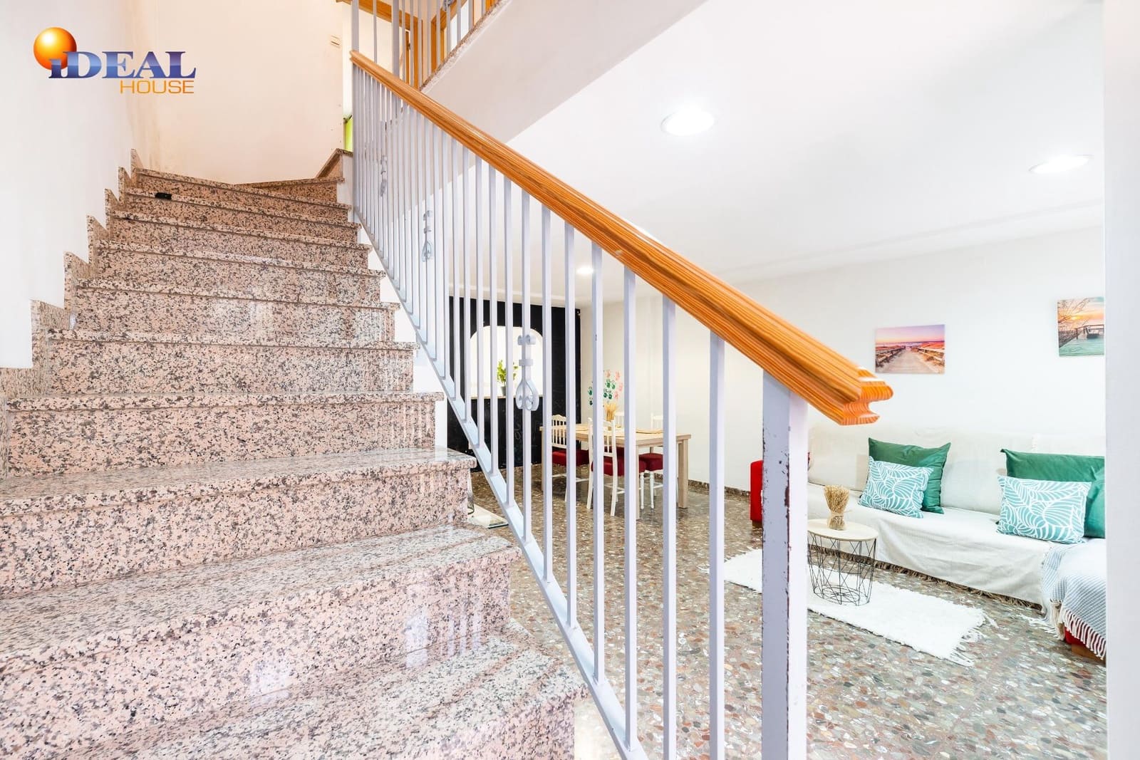 3 bedroom Townhouse for sale in Cogollos Vega - € 124,900 (Ref: 9434104)