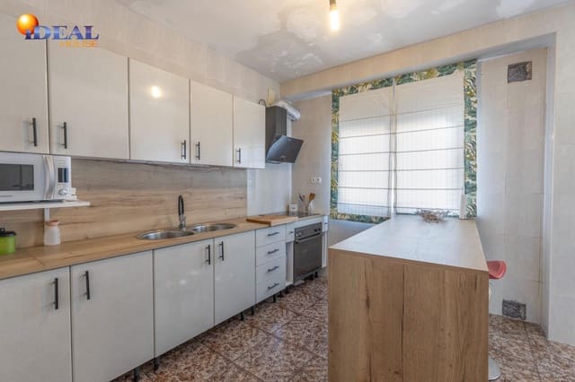 4 slaapkamer Huis te koop in Padul met garage - € 183.000 (Ref: 9434107)