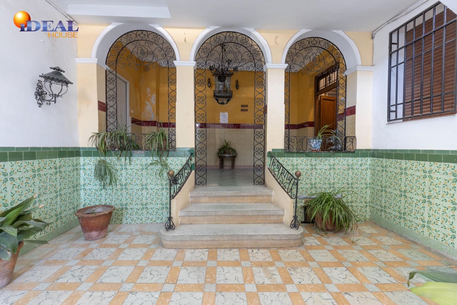 Commercial for sale in Granada city - € 1,500,000 (Ref: 9434110)