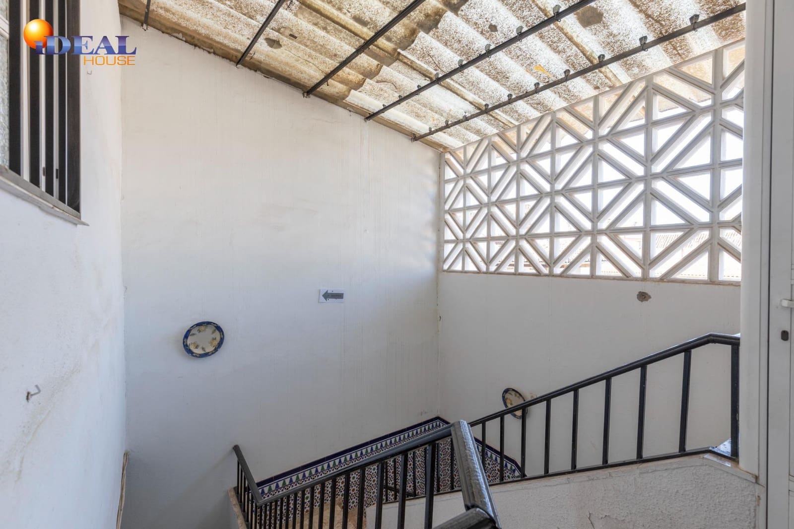 Commercial for sale in Granada city - € 1,500,000 (Ref: 9434110)