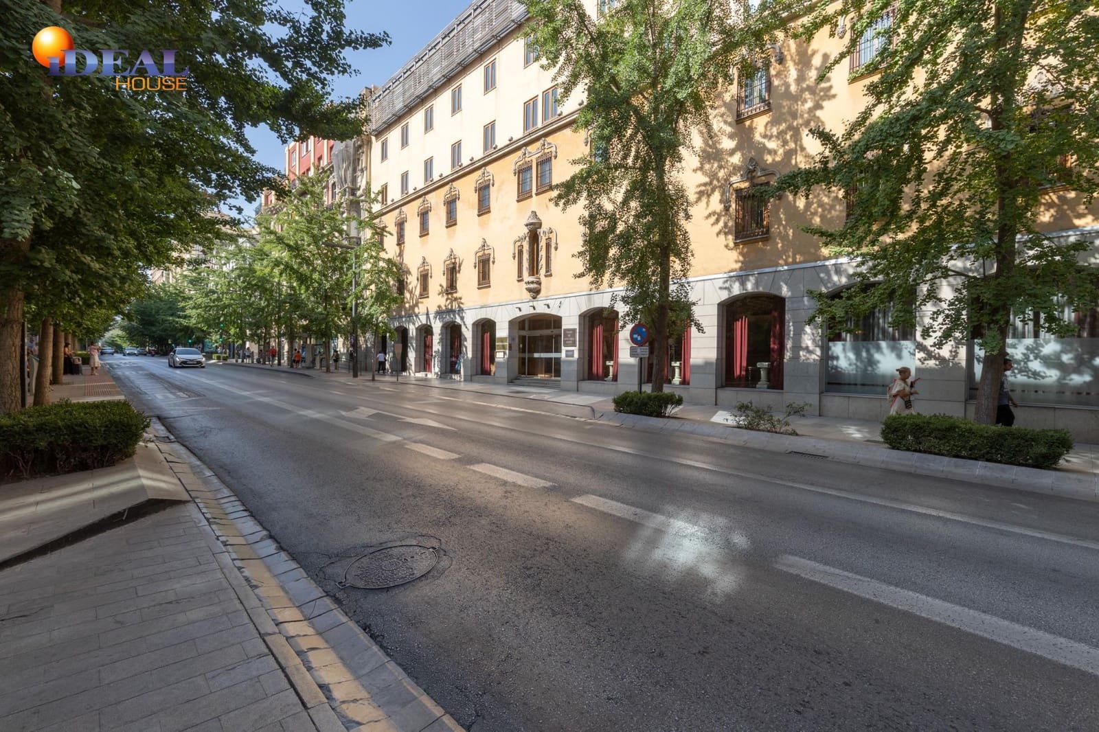 Commercial for sale in Granada city - € 1,500,000 (Ref: 9434110)