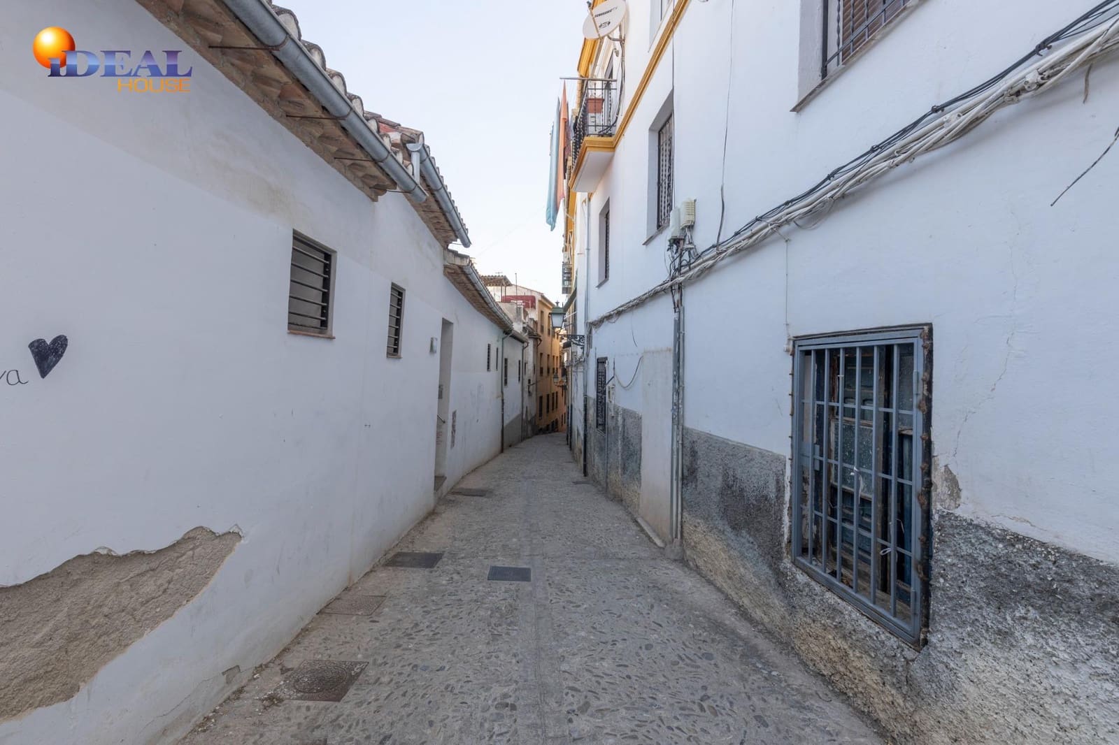 Commercial for sale in Granada city - € 1,500,000 (Ref: 9434110)