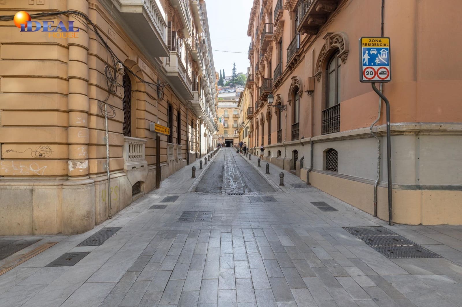 Commercial for sale in Granada city - € 1,500,000 (Ref: 9434110)