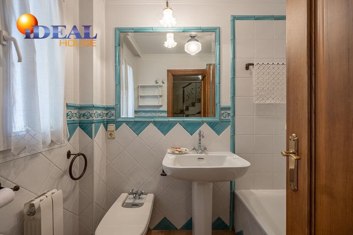 4 sovrum Villa till salu i Granada stad med pool - 697 000 € (Ref: 9434115)