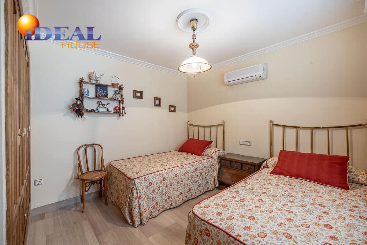 4 sovrum Villa till salu i Granada stad med pool - 697 000 € (Ref: 9434115)