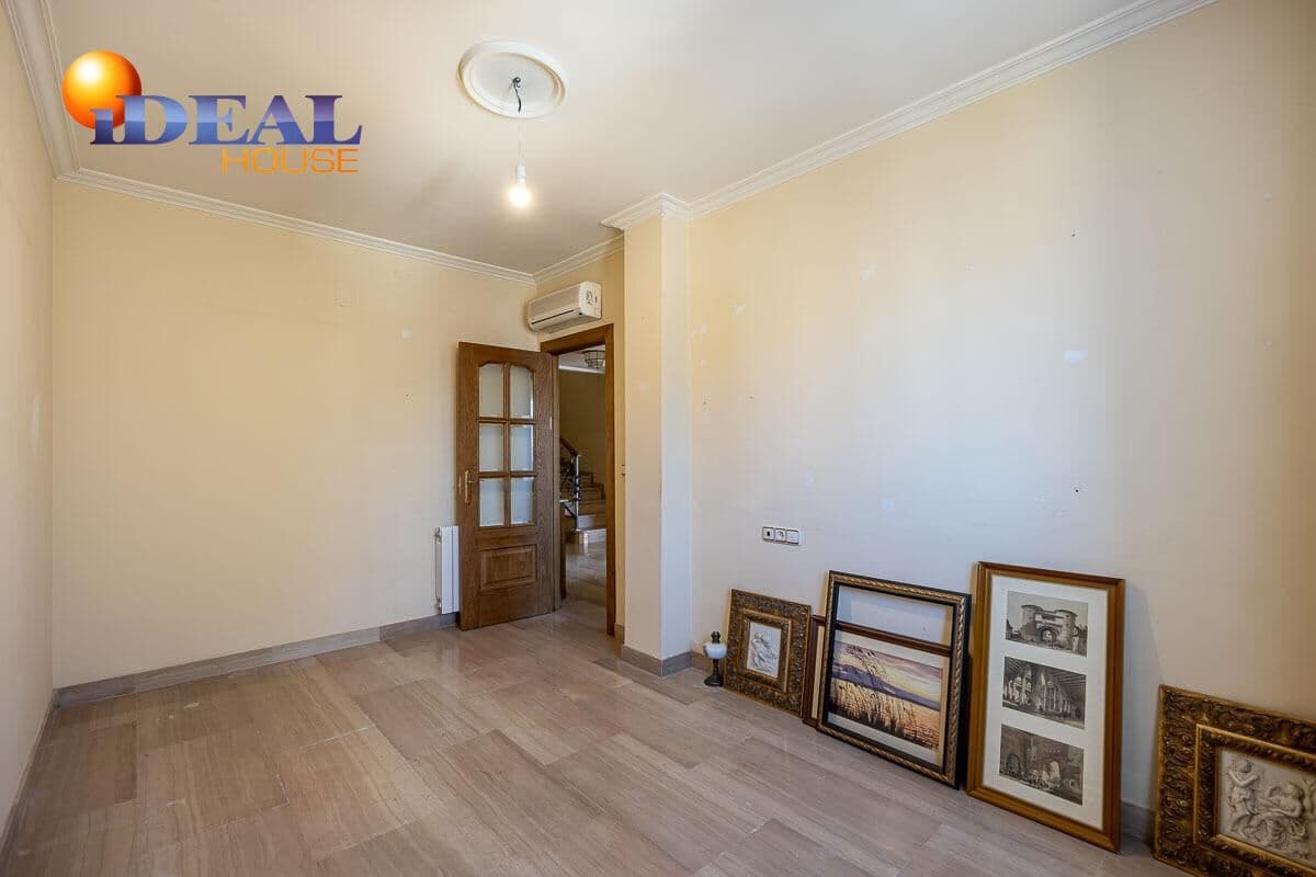 4 sovrum Villa till salu i Granada stad med pool - 697 000 € (Ref: 9434115)