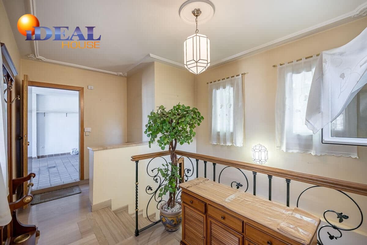 4 sovrum Villa till salu i Granada stad med pool - 697 000 € (Ref: 9434115)