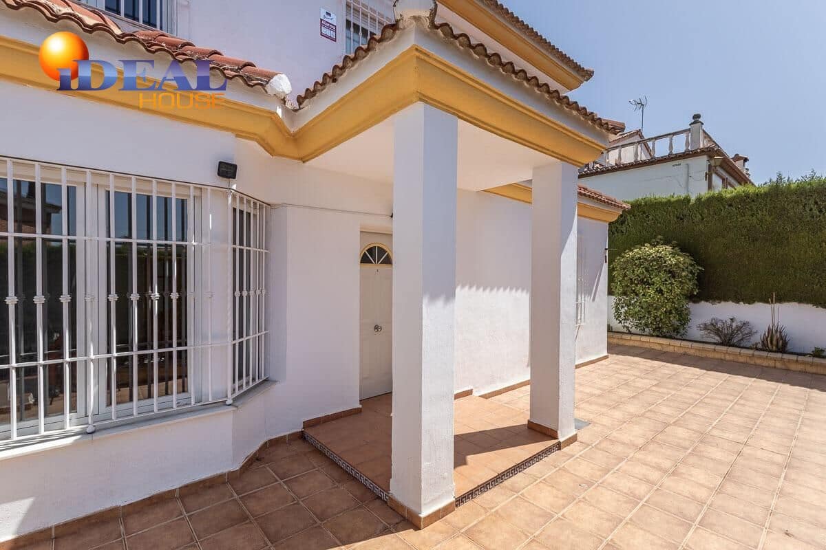 4 bedroom Villa for sale in Peligros with pool garage - € 430,000 (Ref: 9434116)