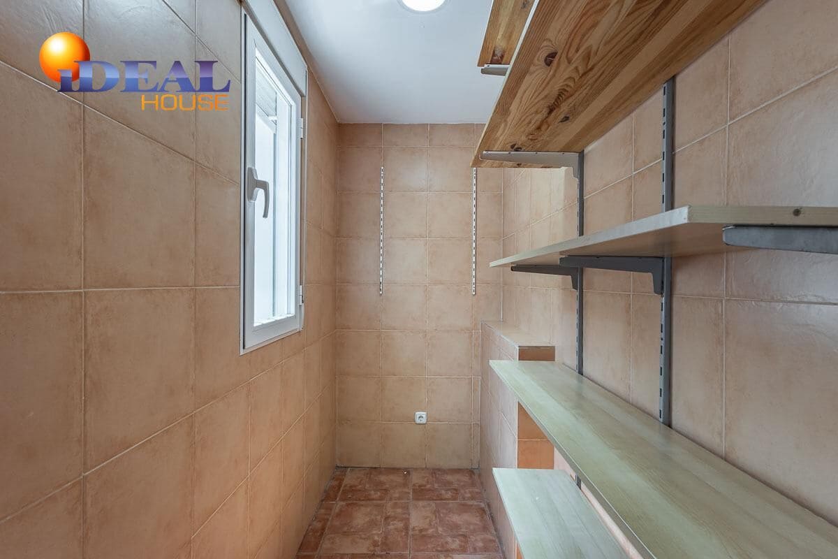 4 bedroom Villa for sale in Peligros with pool garage - € 430,000 (Ref: 9434116)