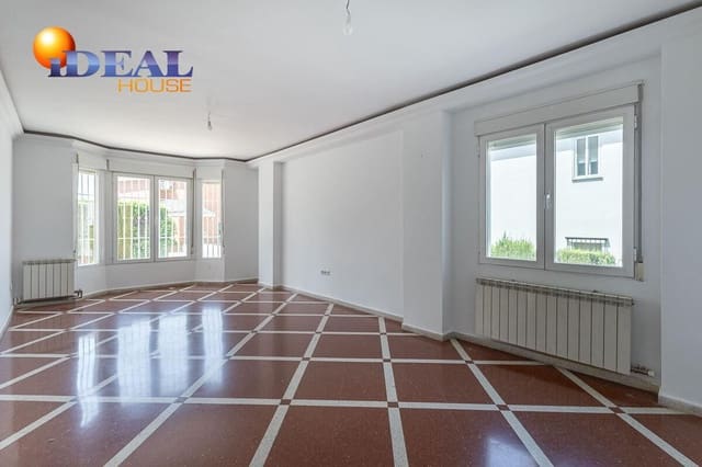 4 sypialnia Willa na sprzedaż w Peligros z basenem garażem - 430 000 € (Ref: 9434116)