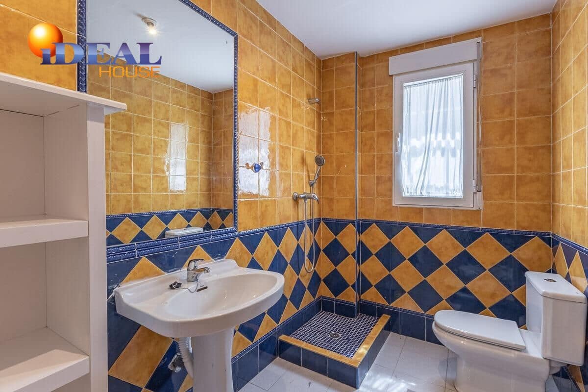 4 bedroom Villa for sale in Peligros with pool garage - € 430,000 (Ref: 9434116)