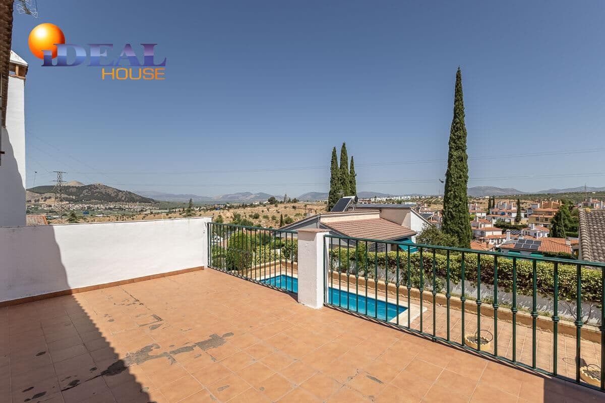 4 bedroom Villa for sale in Peligros with pool garage - € 430,000 (Ref: 9434116)