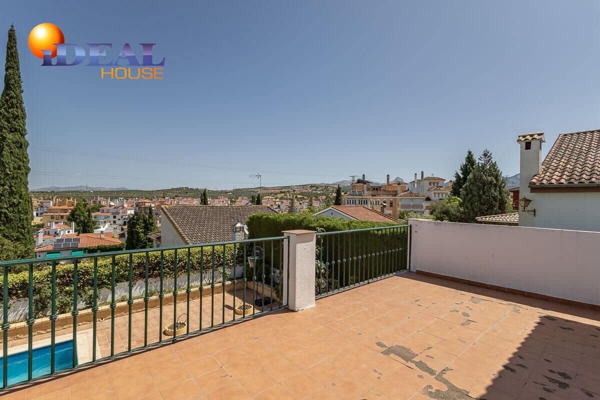 4 bedroom Villa for sale in Peligros with pool garage - € 430,000 (Ref: 9434116)