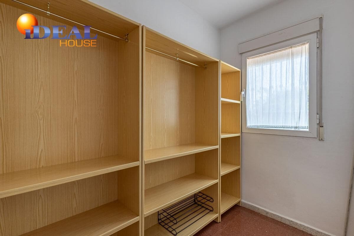 4 bedroom Villa for sale in Peligros with pool garage - € 430,000 (Ref: 9434116)